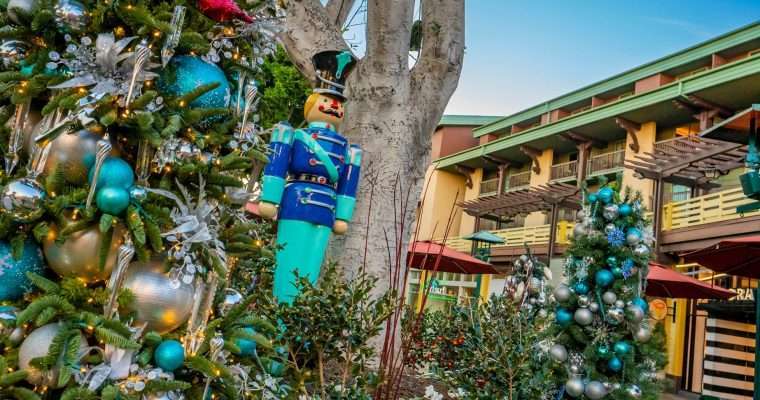 5 Free Things to Do at Disneyland During Christmas