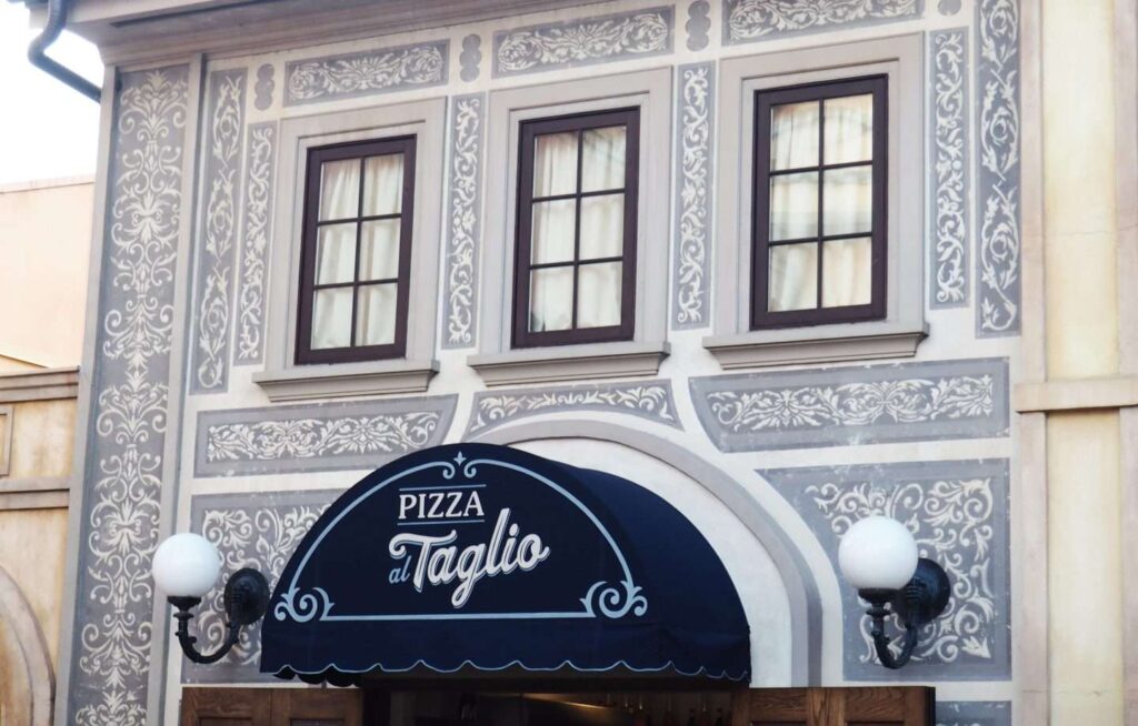 Pizza at epcot taglio