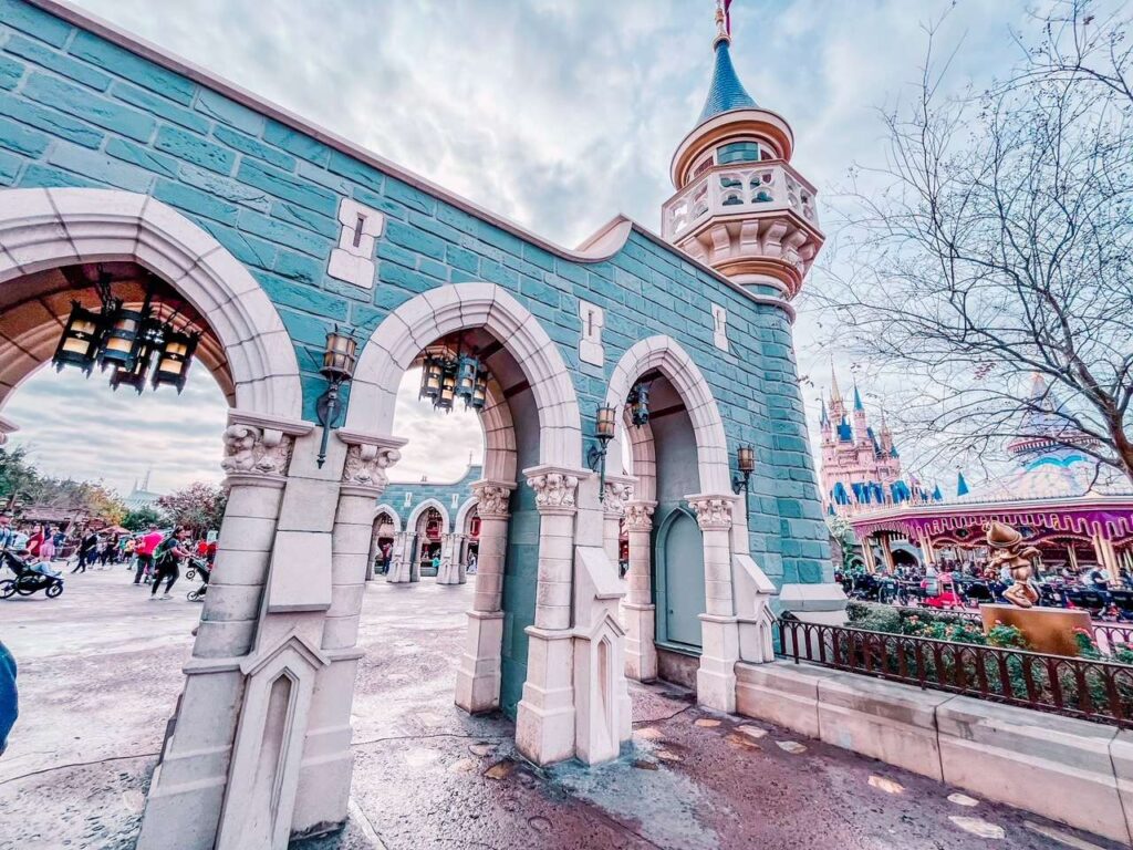 Disney World Magic Kingdom Early Entry Details