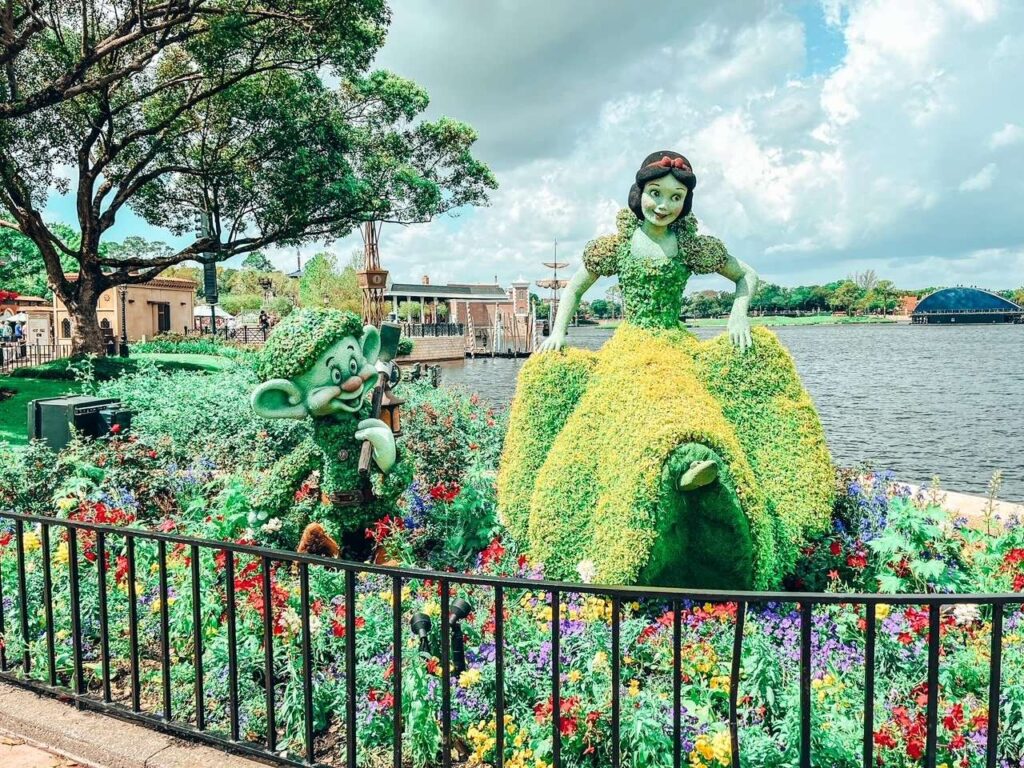 Snow White and Dopey Topiary