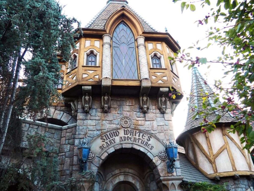 Disneyland snow white ride