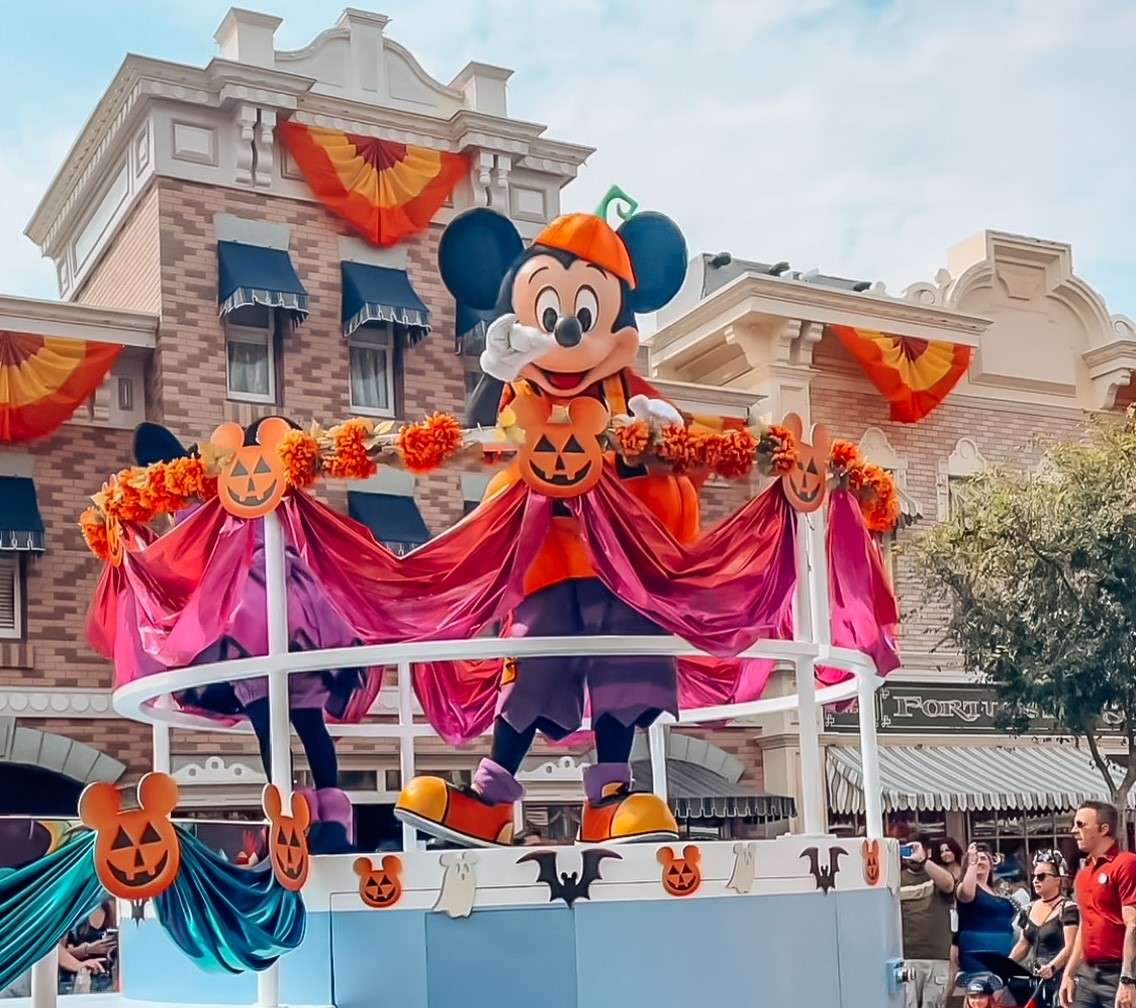 mickey halloween disneyland