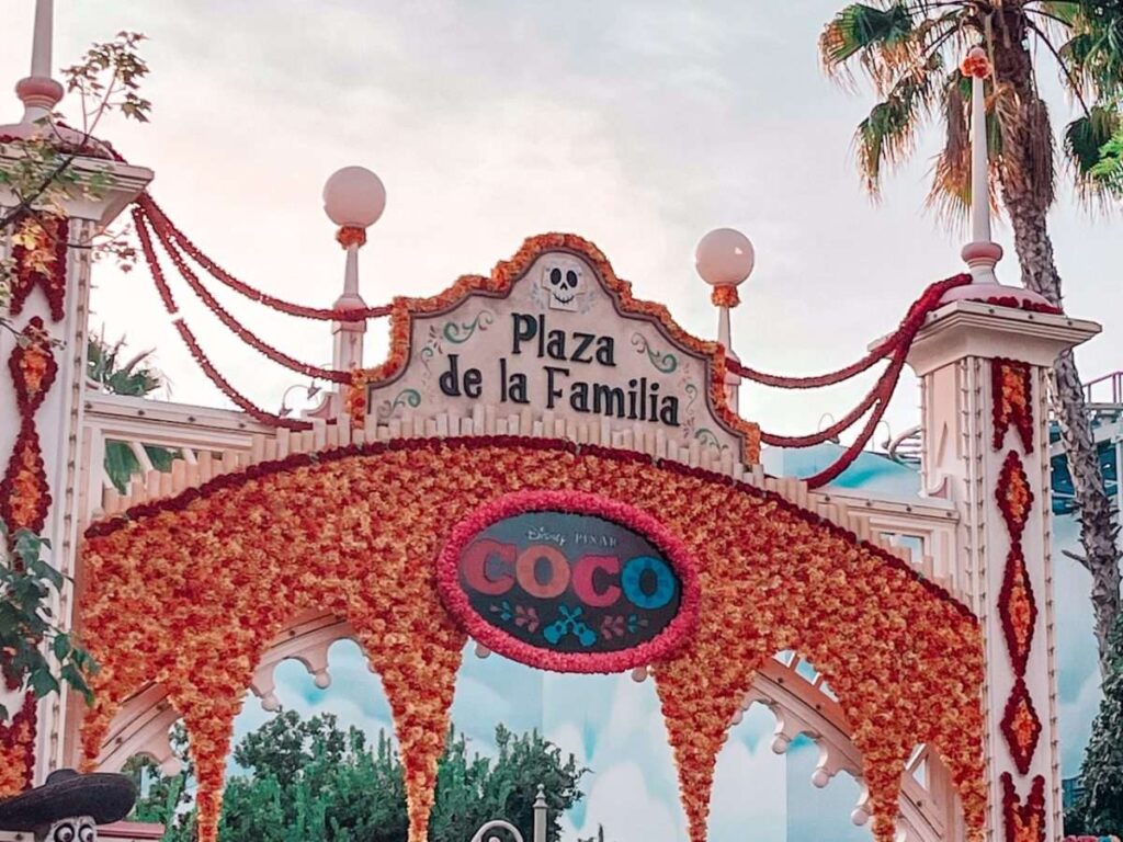 plaza de familia coco disneyland