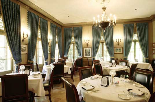 Main Dining Room Disneyland Club 33