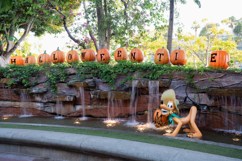 Plutos Pumpkin Pursuit Game Downtown Disney