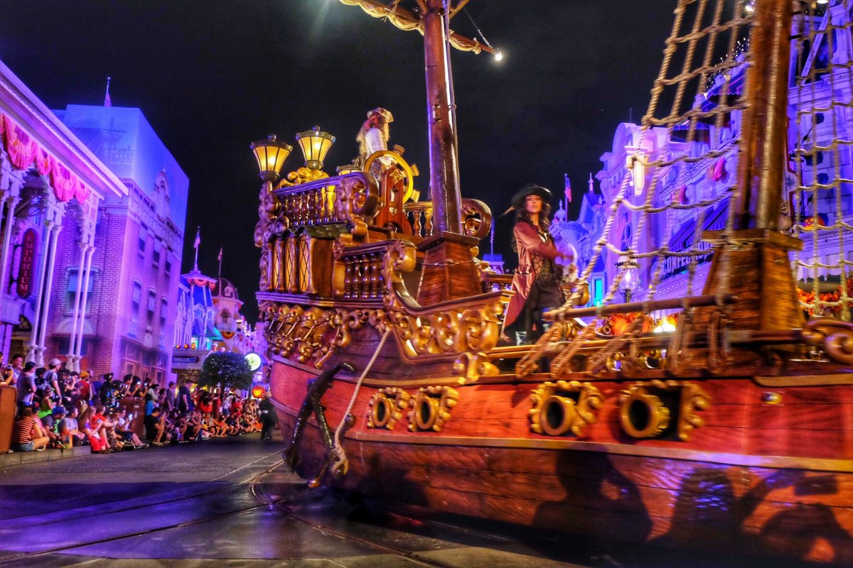 Pirates of the Caribbean Halloween Parade MNSSHP