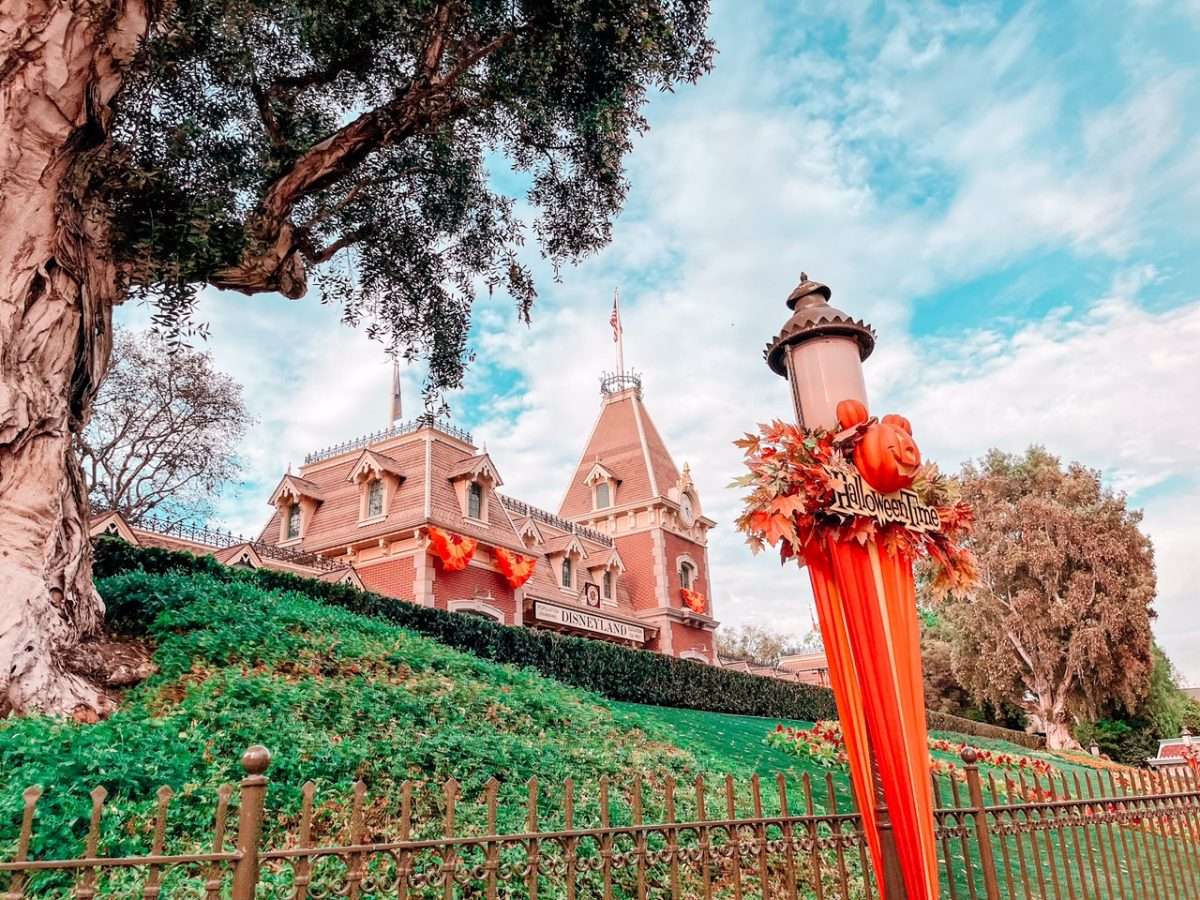 Disneyland Halloween entrance Mickey Pumpkin Halloweentime