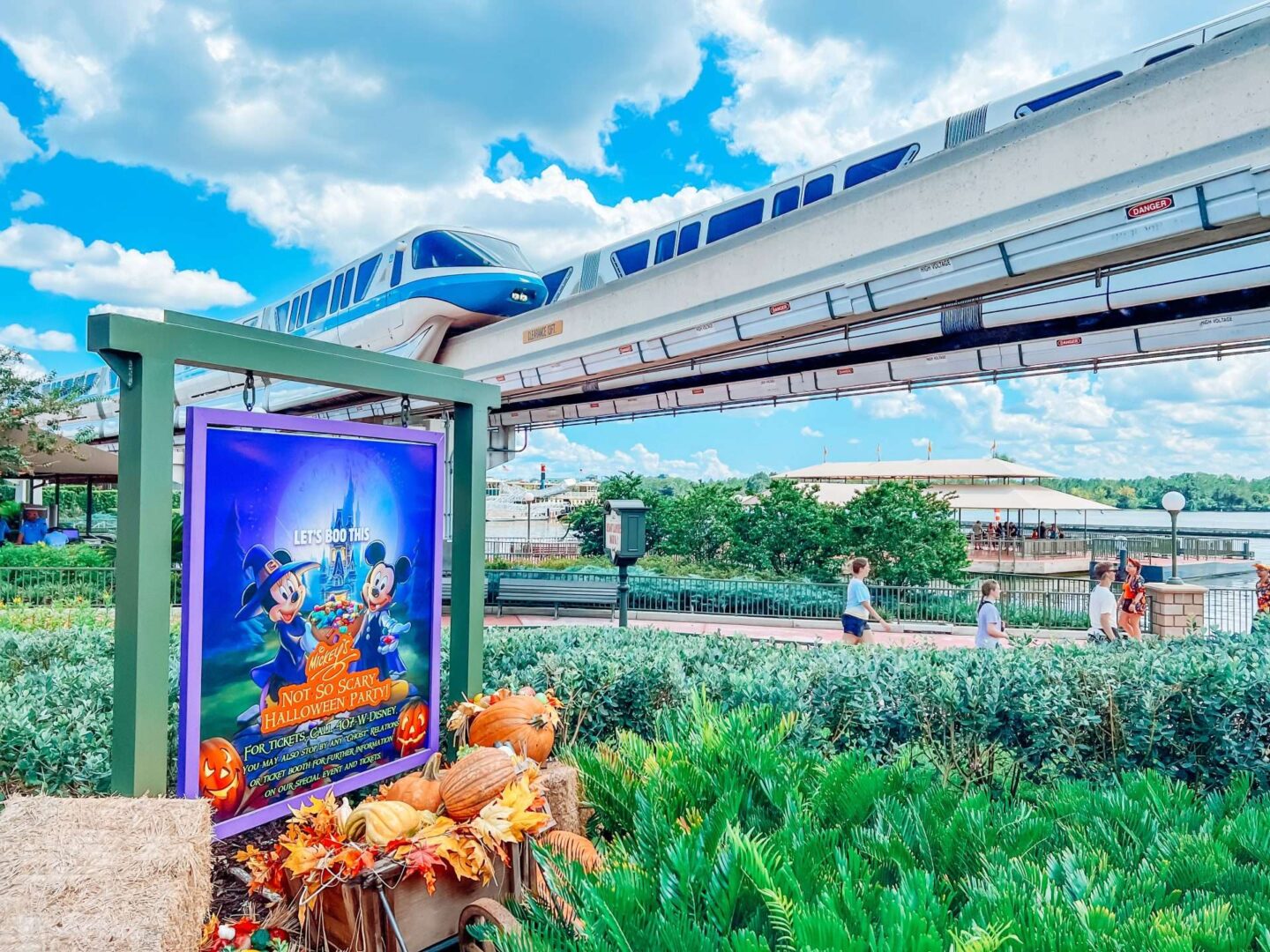Monorail for Resorts at Magic Kingdom MNSSHP Sign