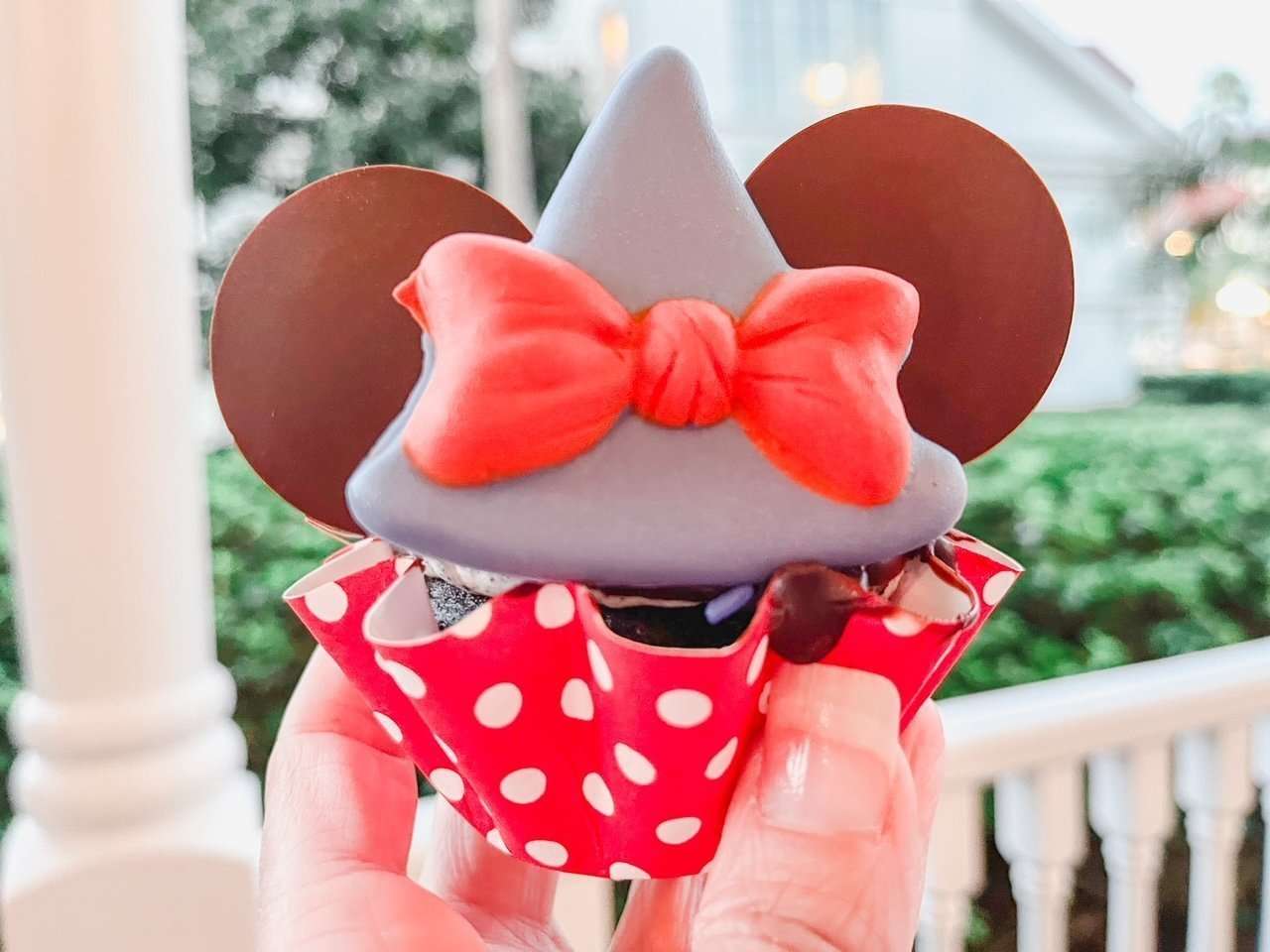 Minnie Cupcake Halloween snacks at Disney Resorts