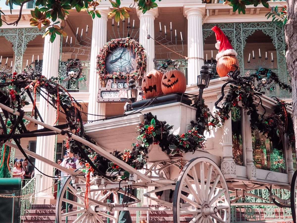Haunted Mansion Christmas Decorations