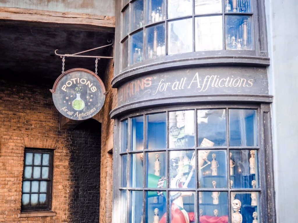 Wizarding World Knockturn alley Shops