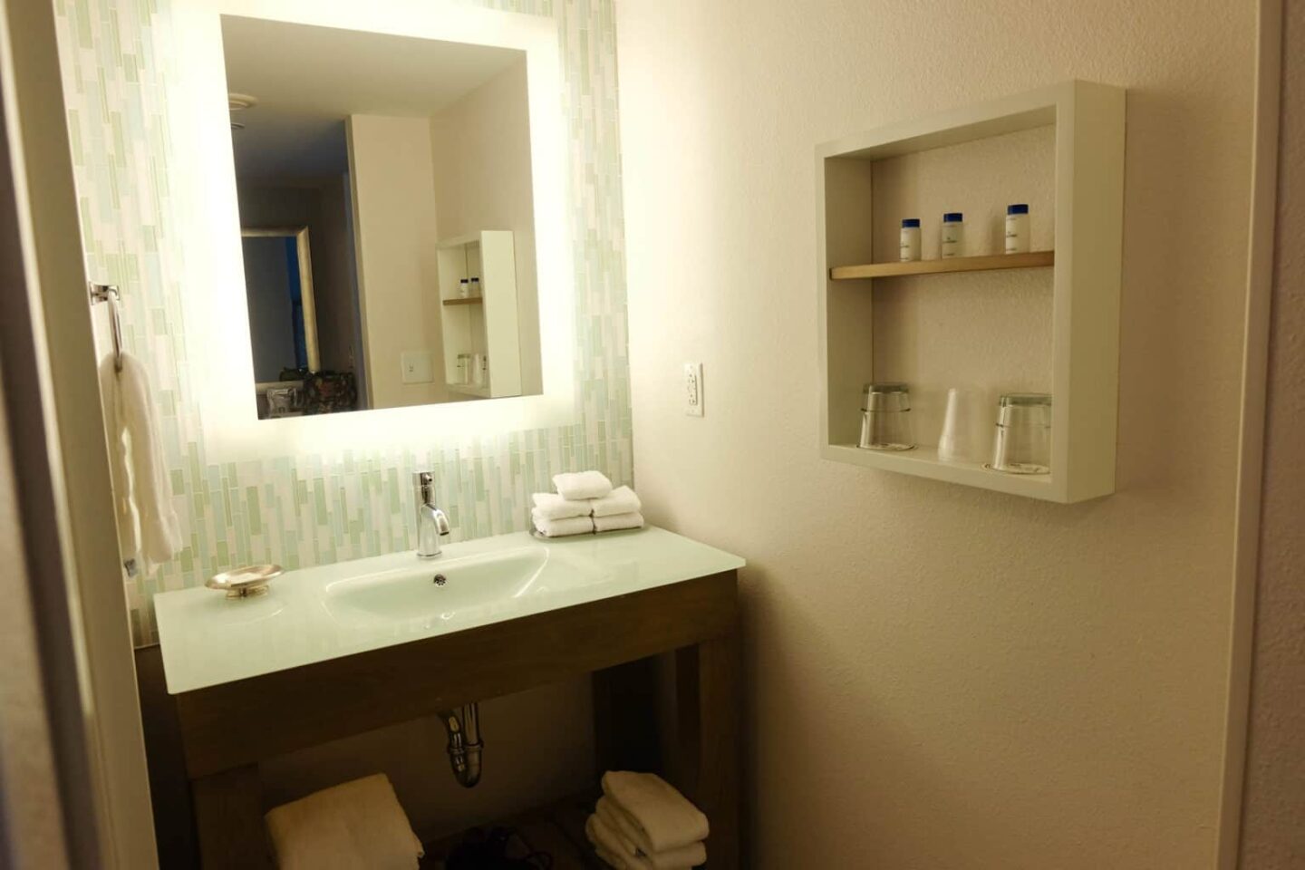 Disney Dolphin Hotel Bathroom