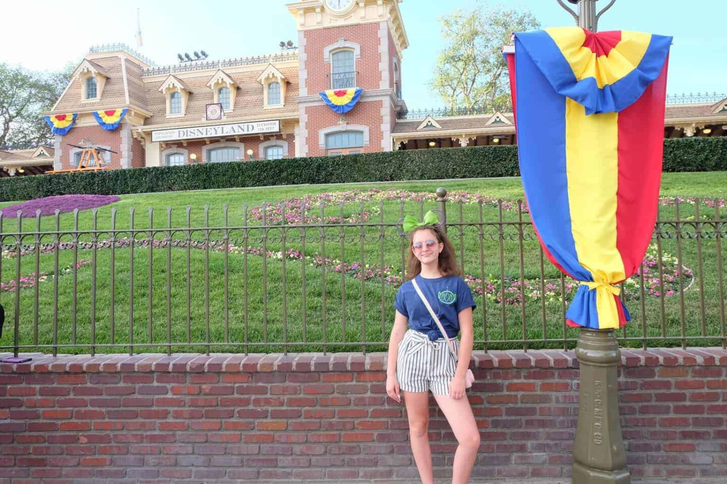 Disneyland Park Entrance Park Hopper Tickets