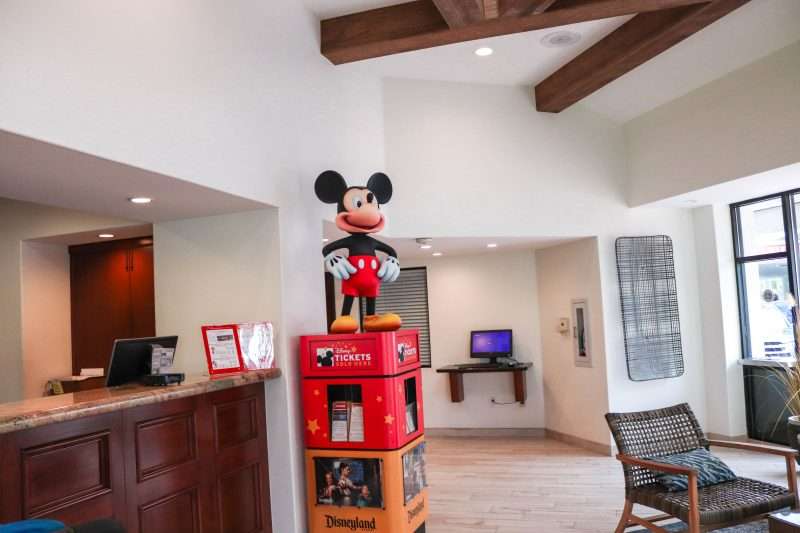 Hotels close to Disneyland Mickey Disney Tickets