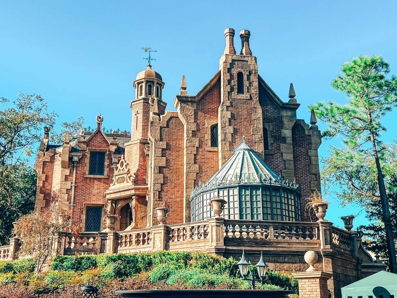 Haunted Mansion Ride and House at Disney World
