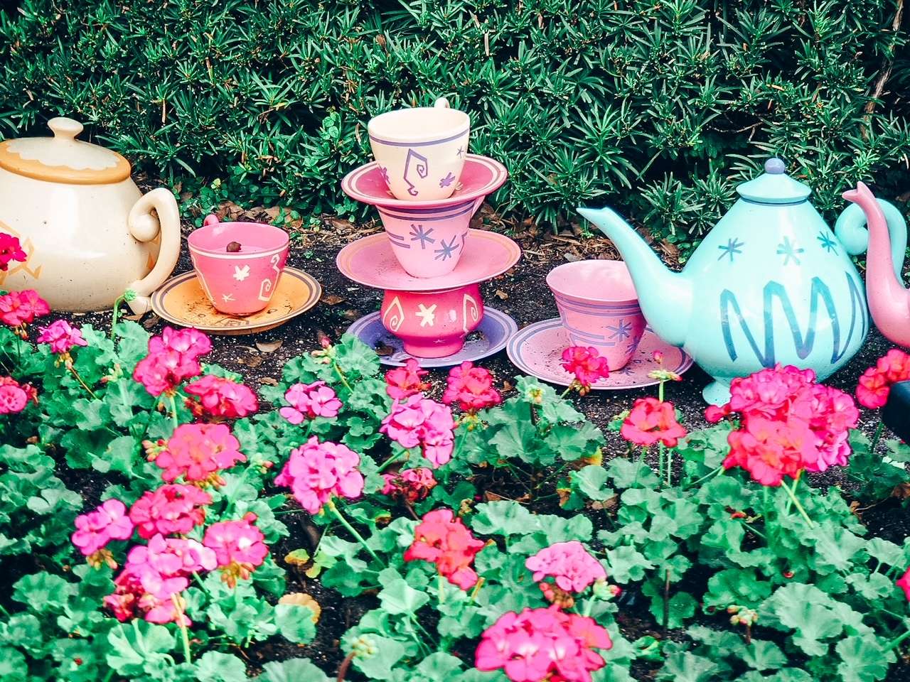 Disney Teapots Alice in wonderland Magic Kingdom