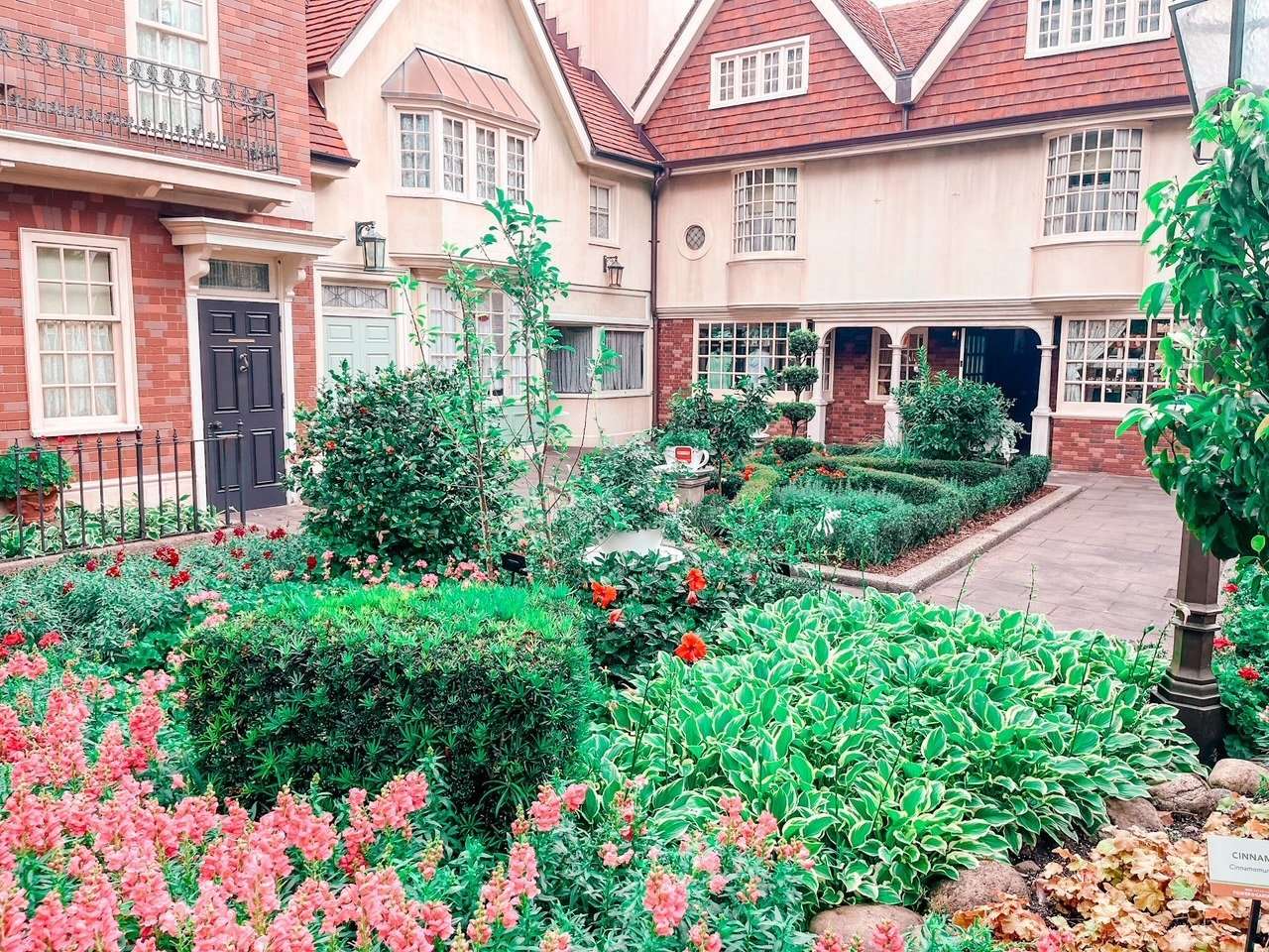 Epcot Park UK area Gardens