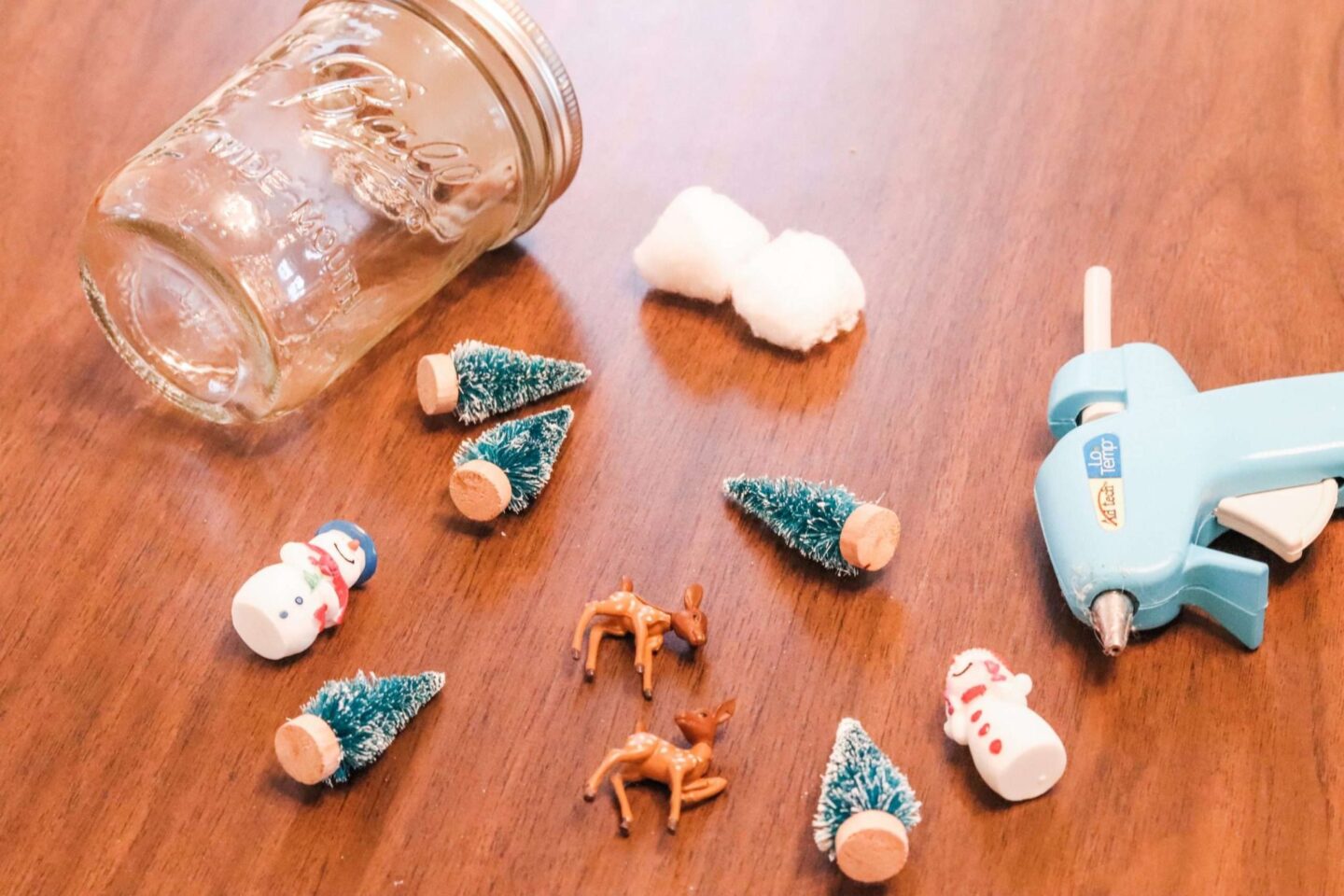 Make a Christmas Craft Snow Globe